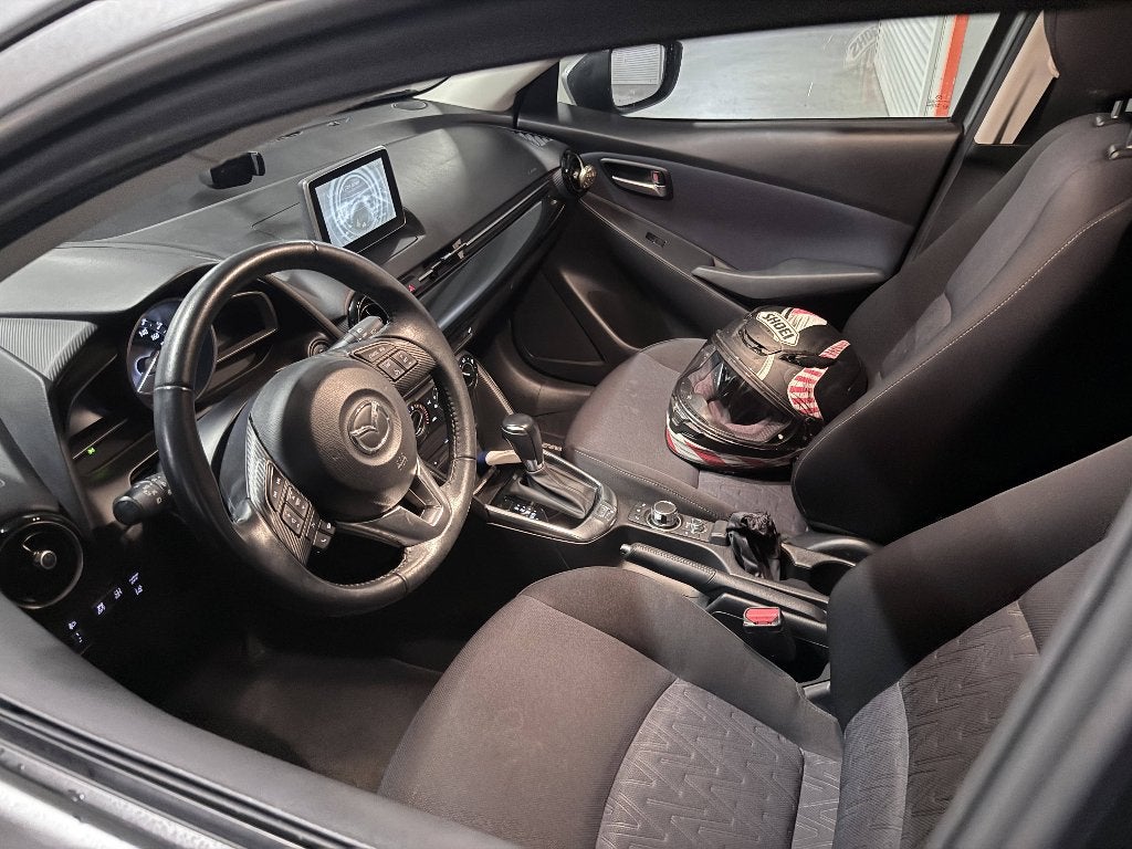 Foto 8 van Mazda 2 1.5 Skyactiv-g 90PK AUTOMAAT 2015 Grijs