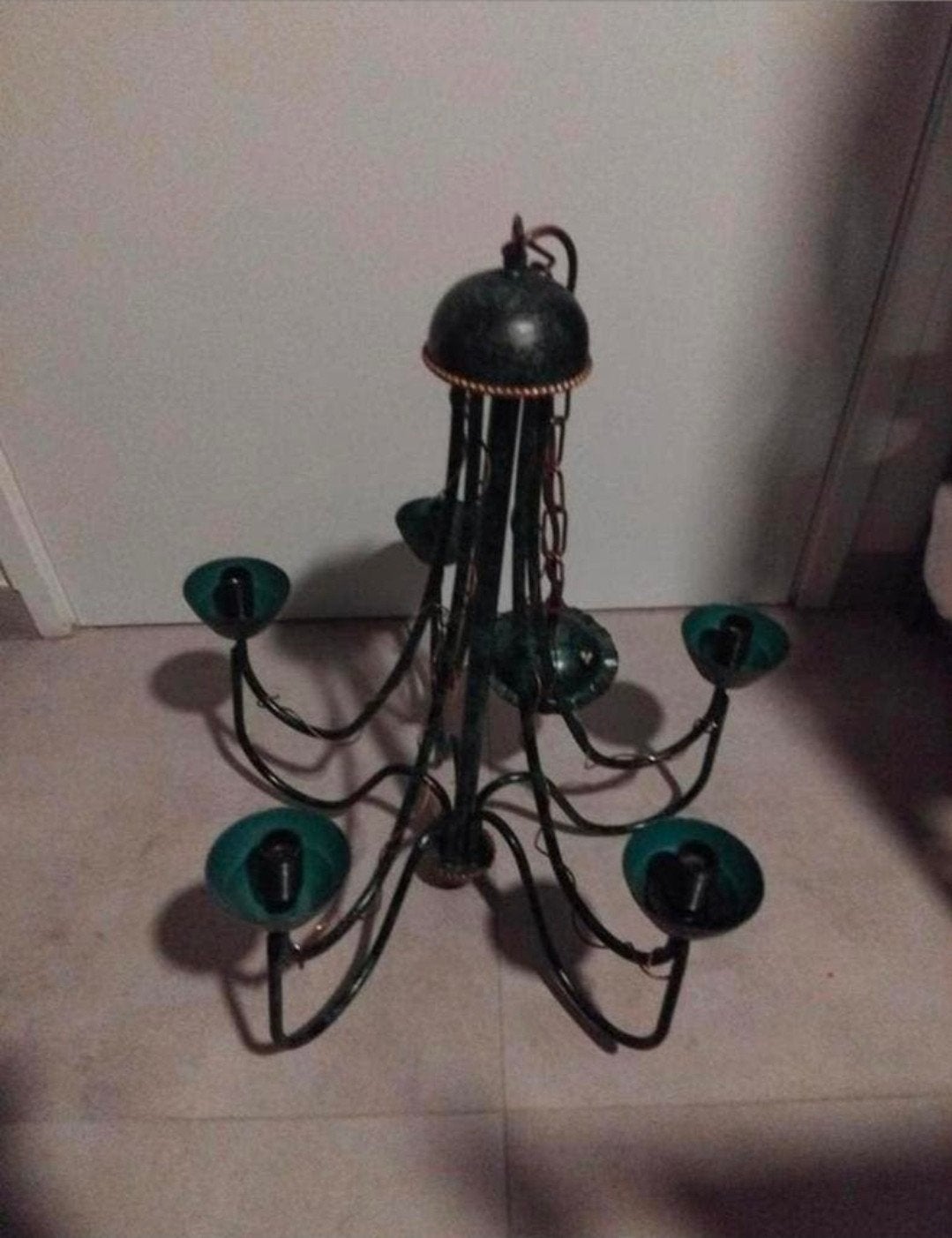 Mooie brocante ijzeren kandelaar hanglamp van ijzer

Prijs 5, Ophalen of Verzenden