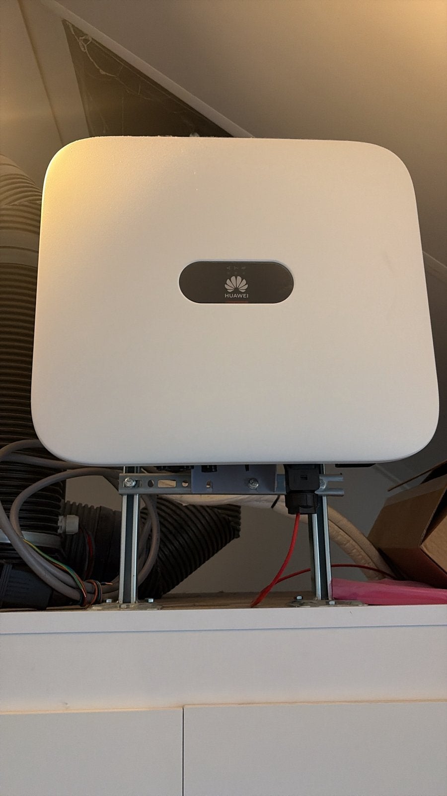 Huawei SUN2000-5KTL-L1 5kW Omvormer - Nieuwstaat, Doe-het-zelf en Verbouw, Zonnepanelen en Toebehoren, Ophalen, Zo goed als nieuw