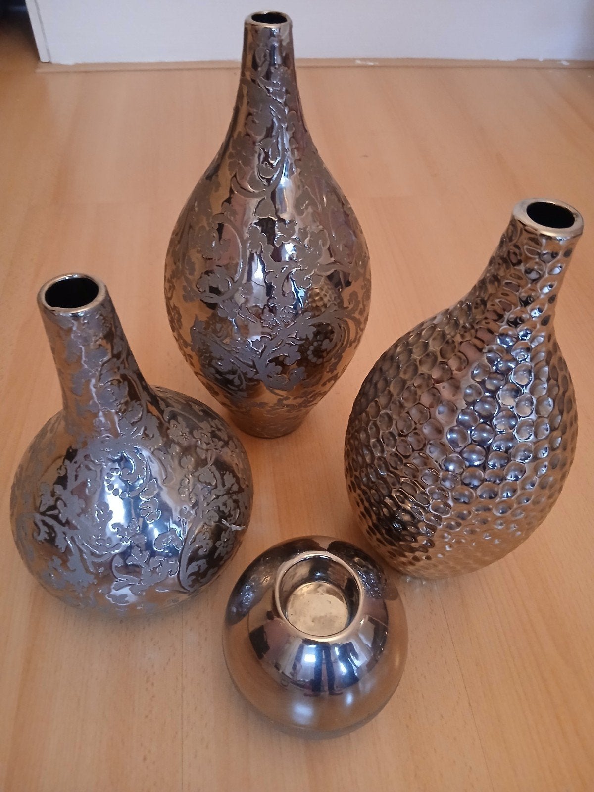 Set van 3 zilverkleurige vazen en 1 theelichthouder, Ophalen, Overige materialen, Met patroon/structuur, Zo goed als nieuw