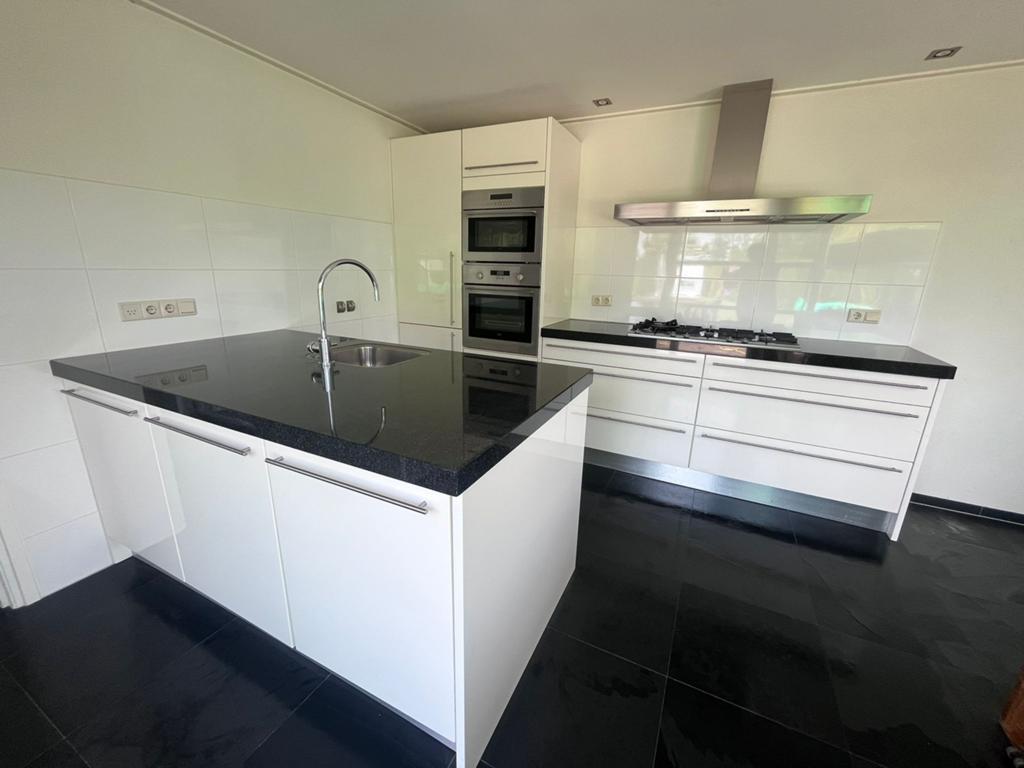 Tweedehands keuken, Huis en Inrichting, Keuken | Complete keukens, Ophalen of Verzenden, Zo goed als nieuw, Wit, Graniet of Steen