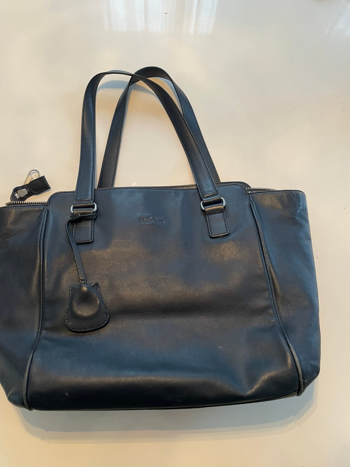 Kipling mooie donkerblauwe leren schoudertas, igs, Ophalen of Verzenden, Gebruikt, Blauw, Schoudertasje