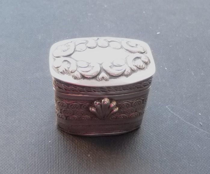 Antiek zilveren loderein doosje 1852 gekeurd HA98 € 150,00, Antiek en Kunst, Verzenden, Zilver