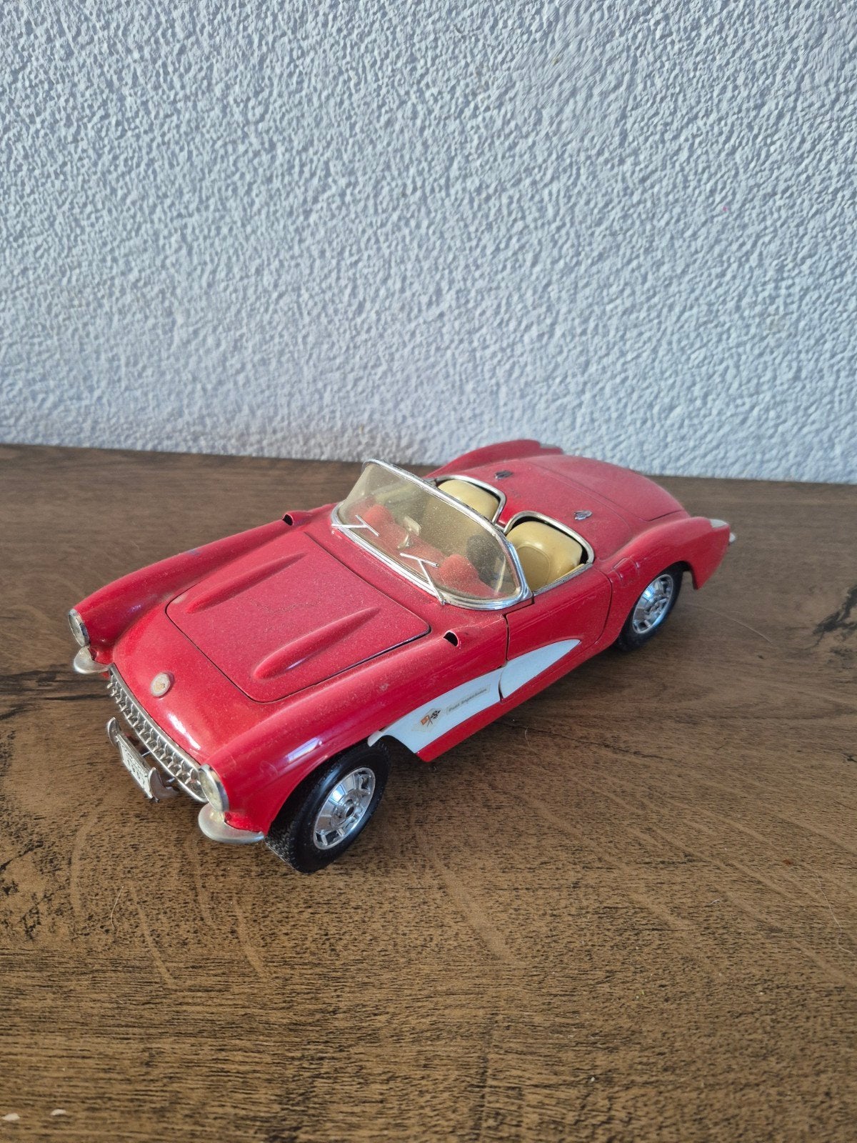 Chevrolet Corvette 1957 schaalmodel - Rood, Ophalen of Verzenden, Gebruikt, Auto, Overige merken