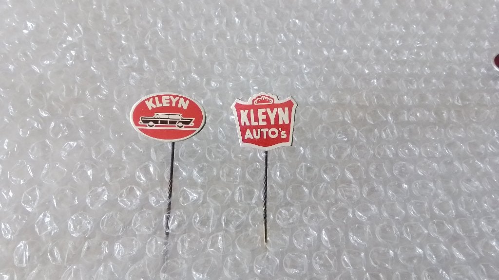 2 verschillende speldjes kleyn auto's uit asperen, Verzamelen, Ophalen of Verzenden, Zo goed als nieuw, Overige onderwerpen