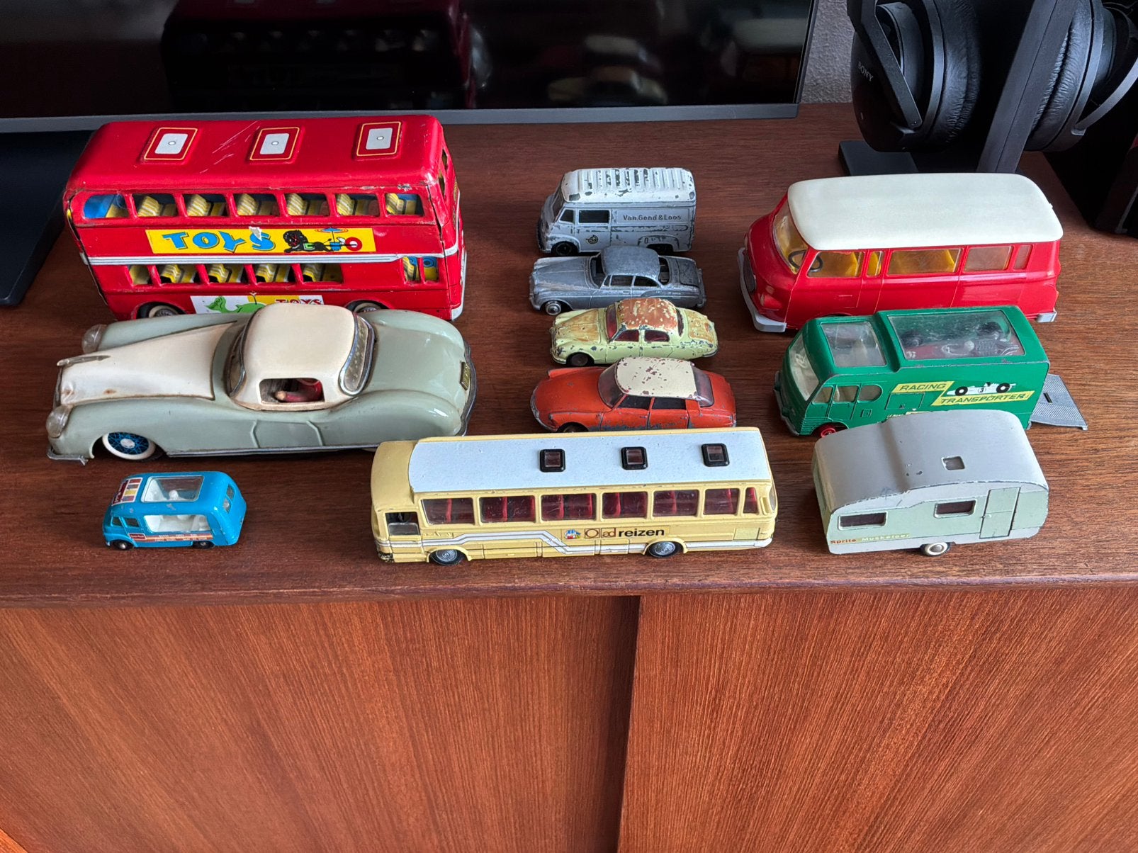 verzameling voertuigen auto’s blik , dinky, corgi, tekno etc, Ophalen