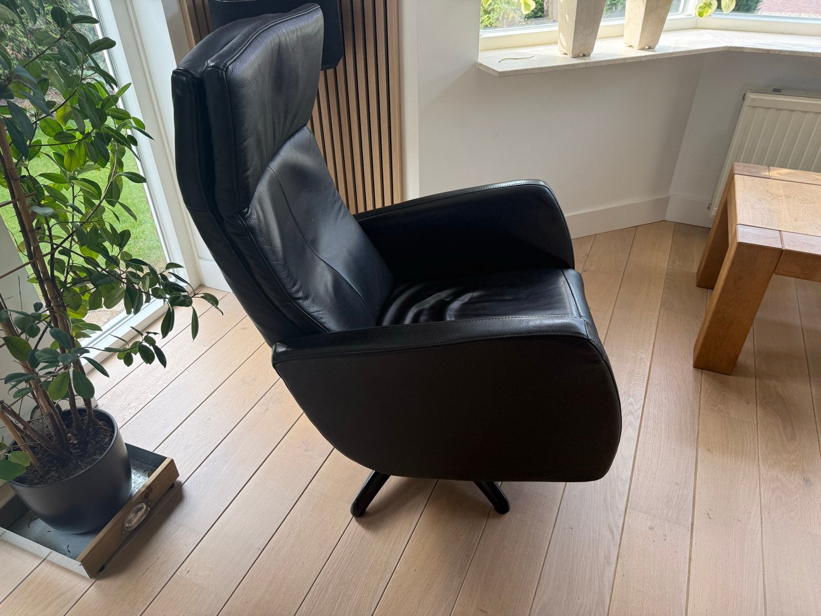 Donkerblauwe lederen relaxfauteuil, draaibaar, Huis en Inrichting, Ophalen, Gebruikt, Leer