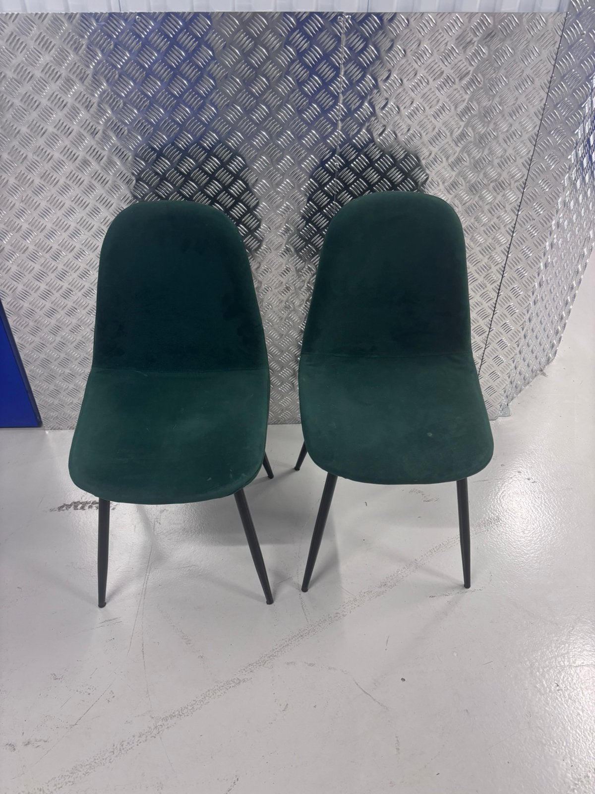 2 stuks Velvet Groene Eetstoelen, Ophalen, Zo goed als nieuw, Overige kleuren, Twee