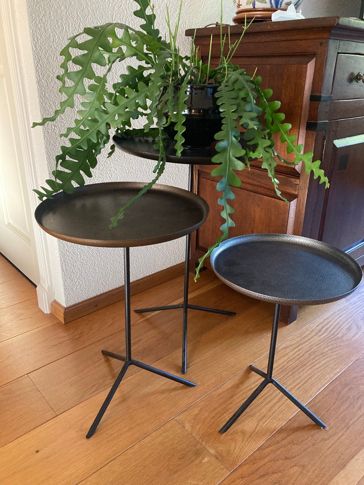 3 moderne metalen tafeltjes, Huis en Inrichting, Ophalen, Minder dan 55 cm, Metaal of Aluminium, Rond