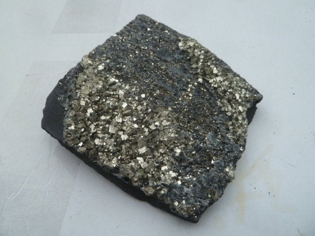 Shungiet met pyriet (02), Verzamelen, Mineralen en Fossielen, Ophalen of Verzenden, Mineraal