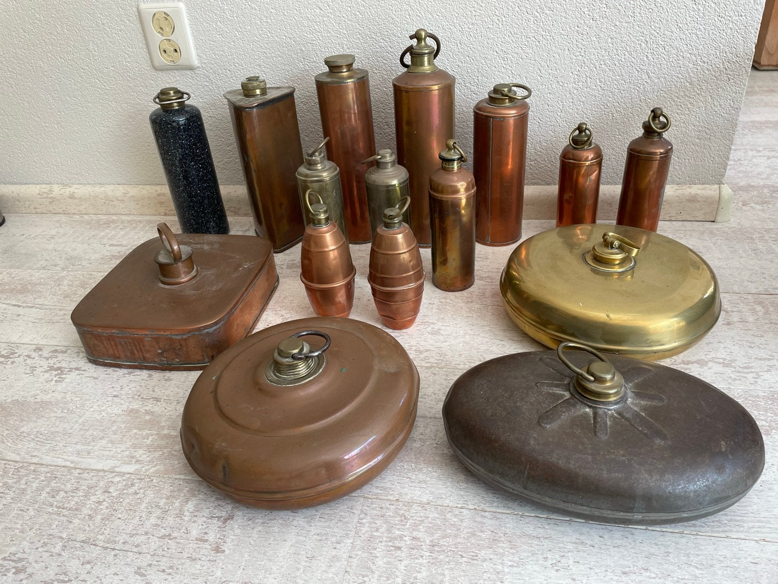 Diverse antieke kruiken: messing, emaille en koper, Ophalen, Koper
