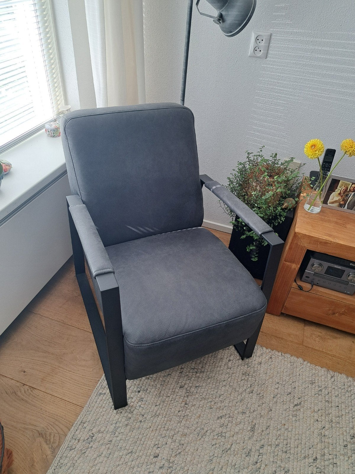Fauteuil donkergrijs., Huis en Inrichting, Fauteuils, Ophalen, Zo goed als nieuw, 75 tot 100 cm, 50 tot 75 cm