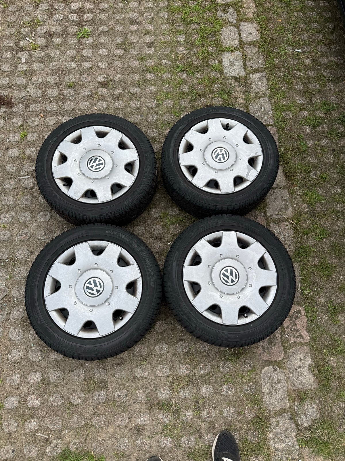Winterbanden met velgen - 205/55 R16 - Volkswagen wieldoppen, Auto-onderdelen, Ophalen, 16 inch, Banden en Velgen, Winterbanden