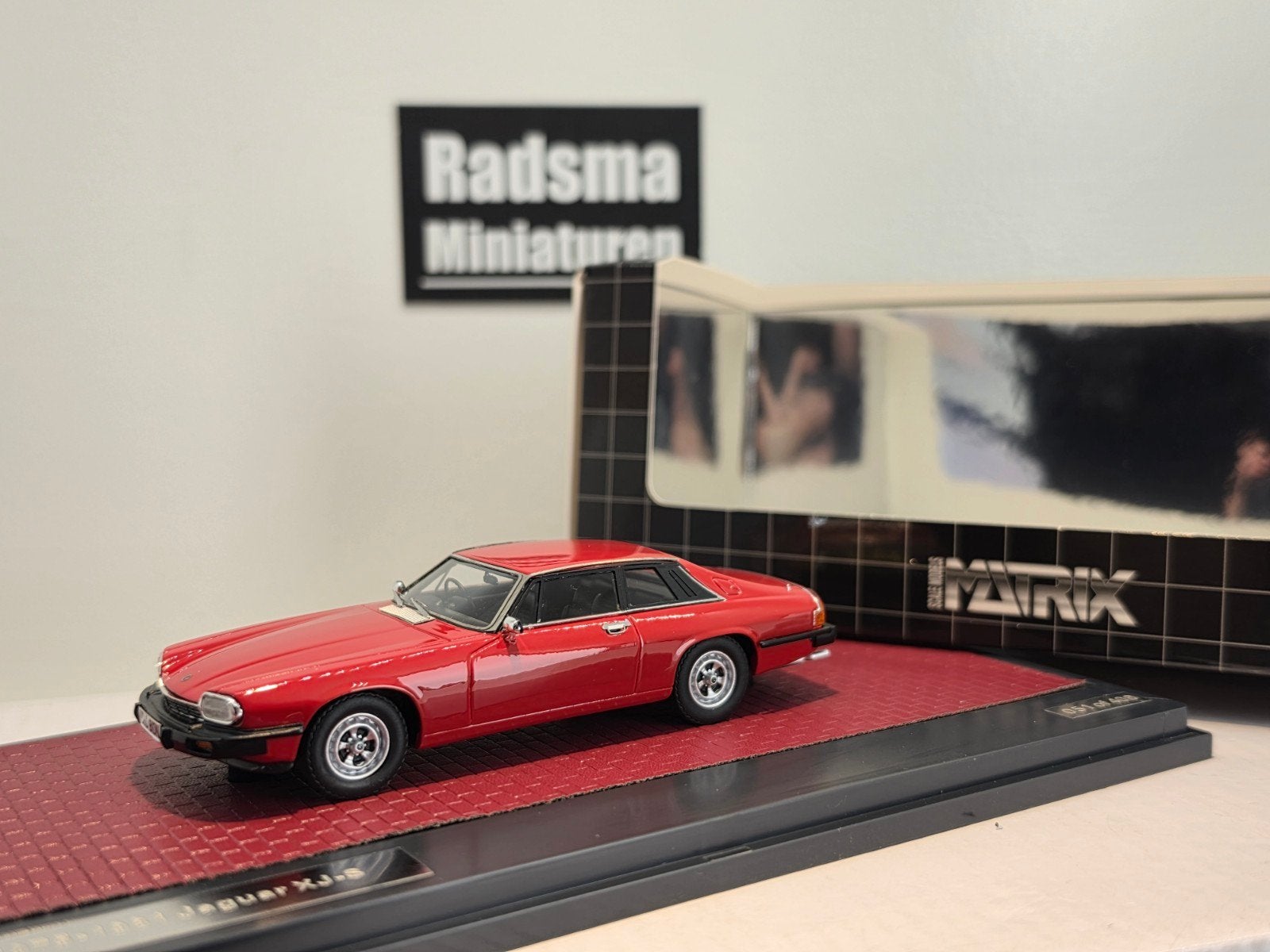 Jaguar XJ-S - Rood 1975/1981 - 1:43 Matrix Scale Models, Hobby en Vrije tijd, Overige merken, Matrix Scale Models, Auto, Nieuw