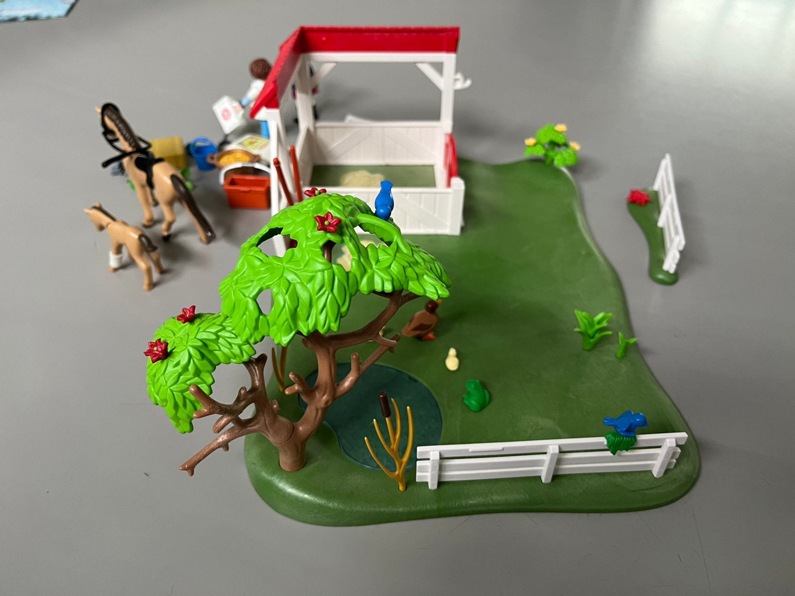 Playmobile manege en paarden, Ophalen of Verzenden, Gebruikt