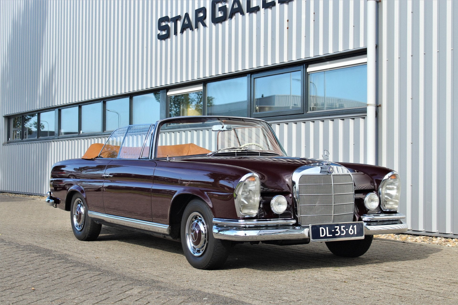 Mercedes-Benz S-Klasse 220 SE W111 Cabriolet (bj 1966), Automaat, Achterwielaandrijving, Open dak, Geïmporteerd