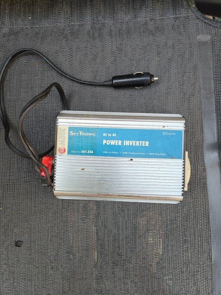 Skytronic Power Inverter 300W DC 12V naar AC 230V, Ophalen of Verzenden, Gebruikt, Overige merken, Omvormer