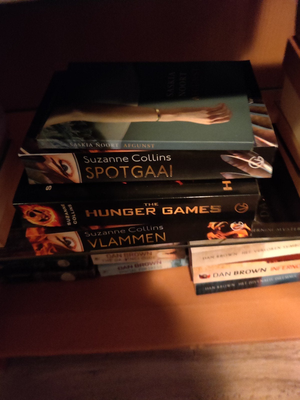 Boekenpakket: Saskia Noort, Suzanne Collins, Dan Brown, Ophalen of Verzenden, Gelezen, Saskia Noort, Suzanne Collins, Dan Brown