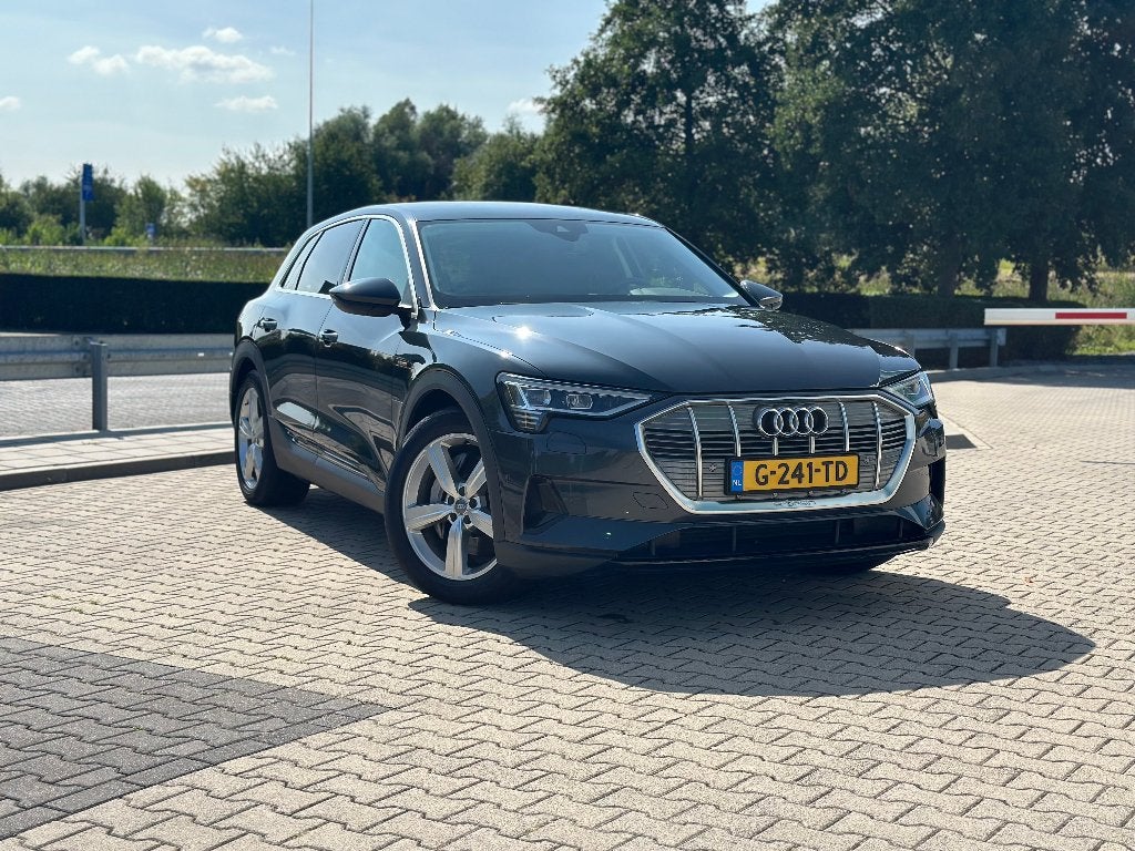Audi e-tron 55 Quattro 2019 Grijs, Automaat, 131 €/maand, 1800 kg, Zwart
