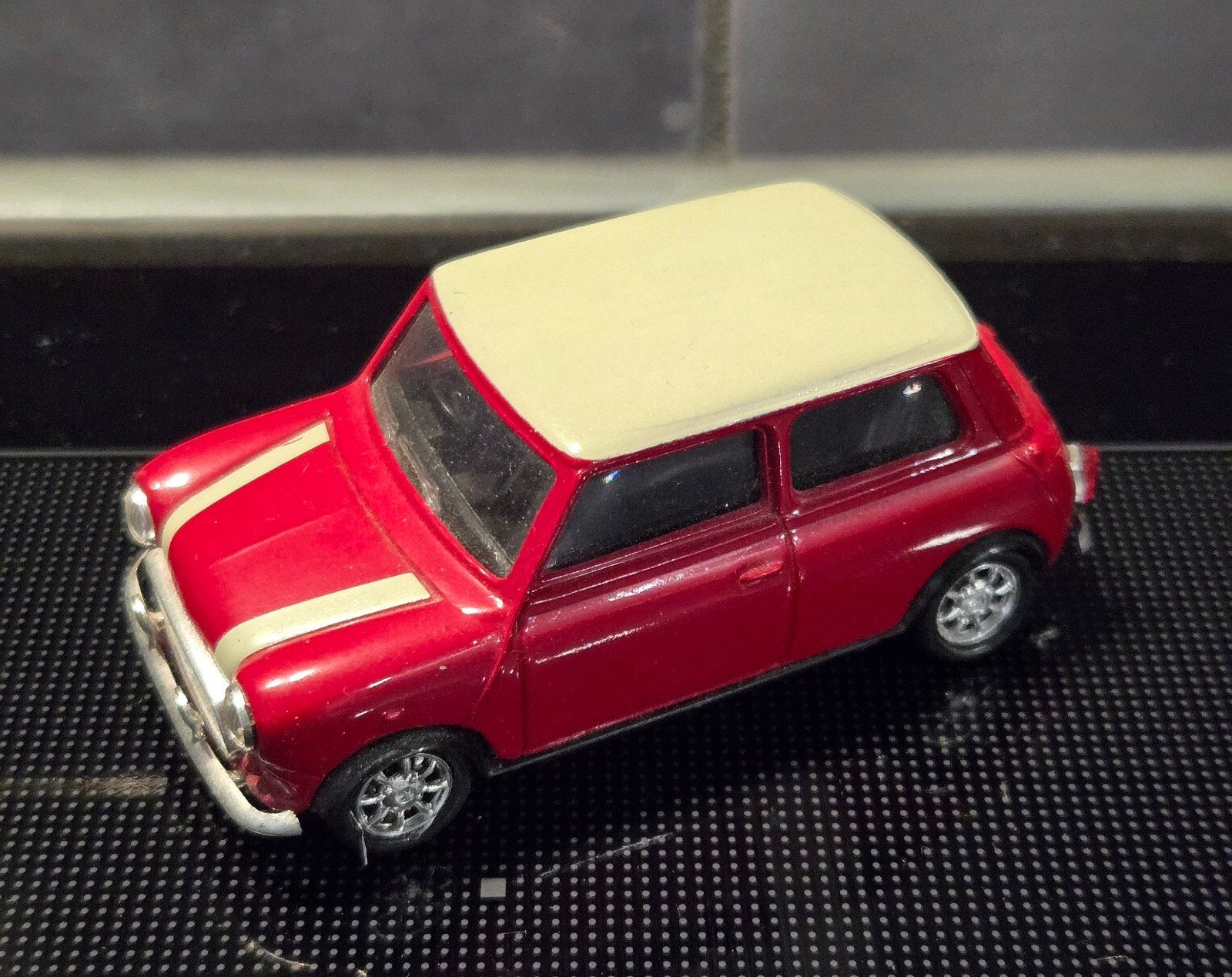 Mini Cooper 1:43 Rood/Grijs, Ophalen of Verzenden, Gebruikt, Auto, Solido