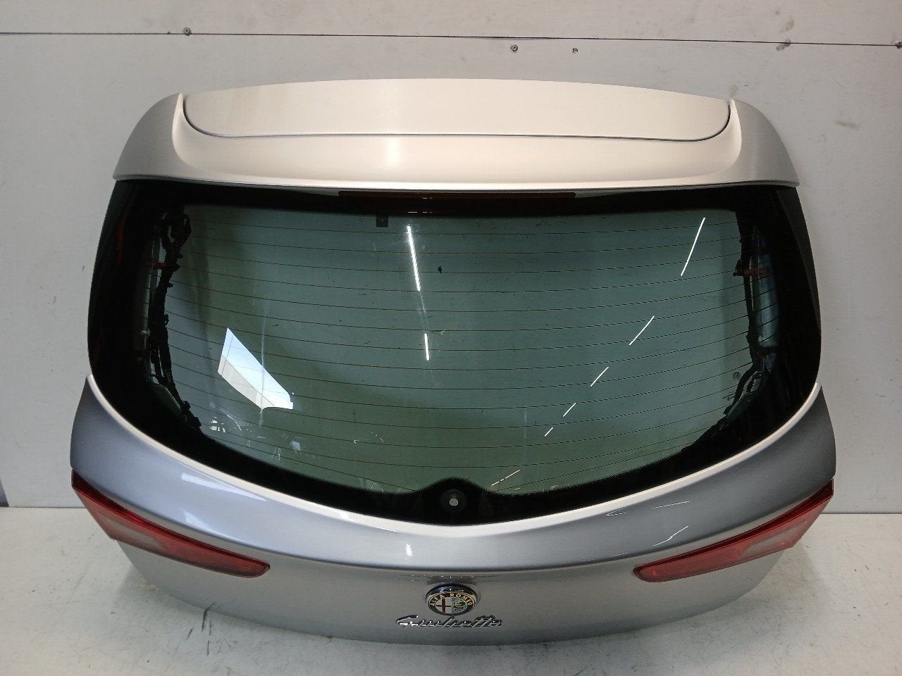 Achterklep Alfa Romeo Giulietta, Onderdelen@venauto.nl, Van der Ven Autorecycling B.V., Gebruikt, Ettenseweg 76, 4706 PB Roosendaal, The Netherlands