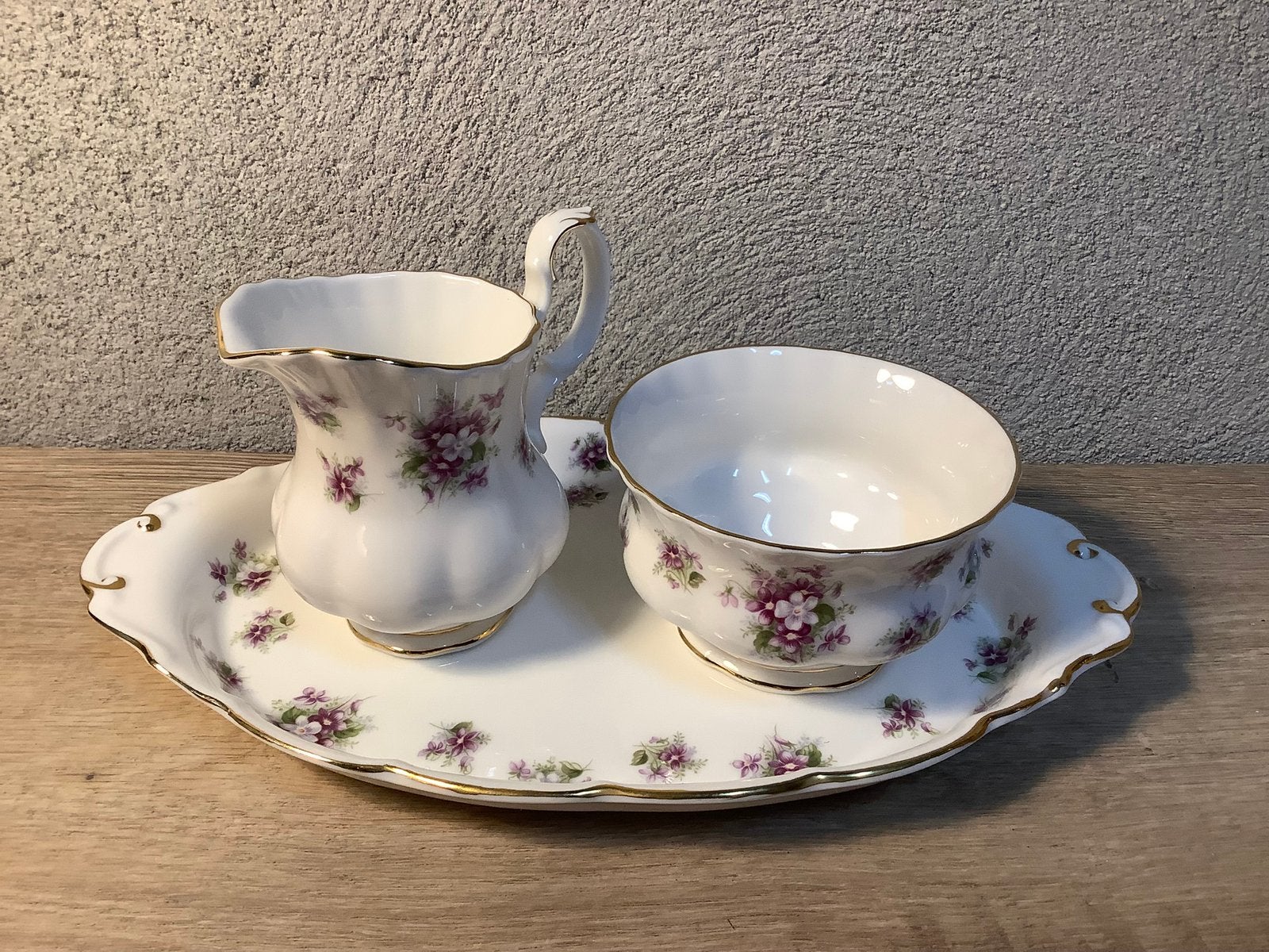 Royal Albert sweet violets melk en suiker set, Antiek en Kunst, Ophalen of Verzenden