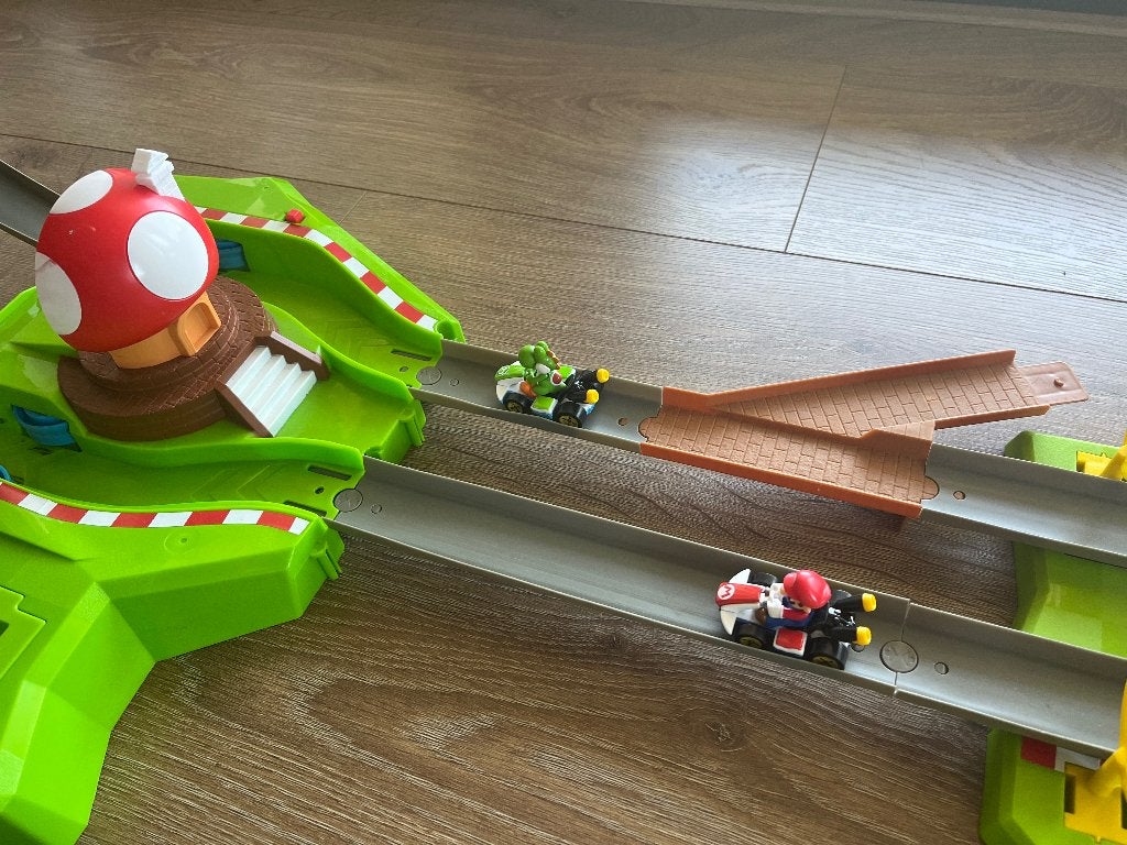 Hot Wheels Mario Kart Circuit Deluxe incl Mario & Joshi kart, Ophalen, Racebaan, Zo goed als nieuw, Hot Wheels