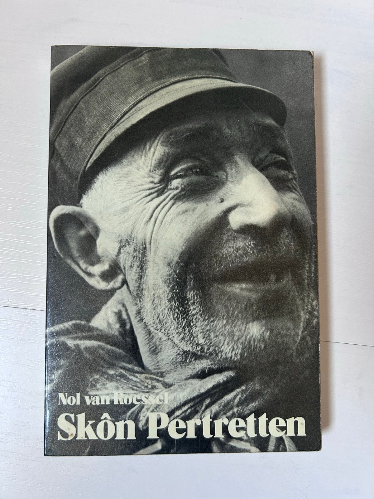 Nol van Roessel - Skôn Pertretten (1970), Ophalen of Verzenden, Gelezen, Nederland