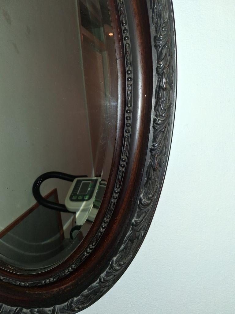 Oude ovale spiegel met houtsnijwerk, Huis en Inrichting, Woonaccessoires | Spiegels, Ophalen, Gebruikt, 100 tot 150 cm, Ovaal