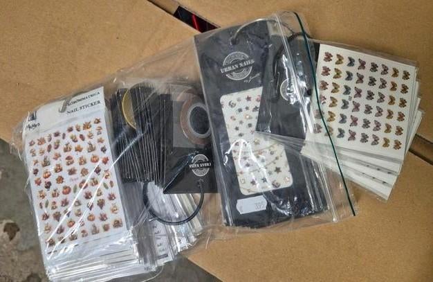 Nieuw nailart stickers moyra en urban nails 5 stuks, Overige kleuren, Nieuw, Ophalen of Verzenden, Handen en Nagels