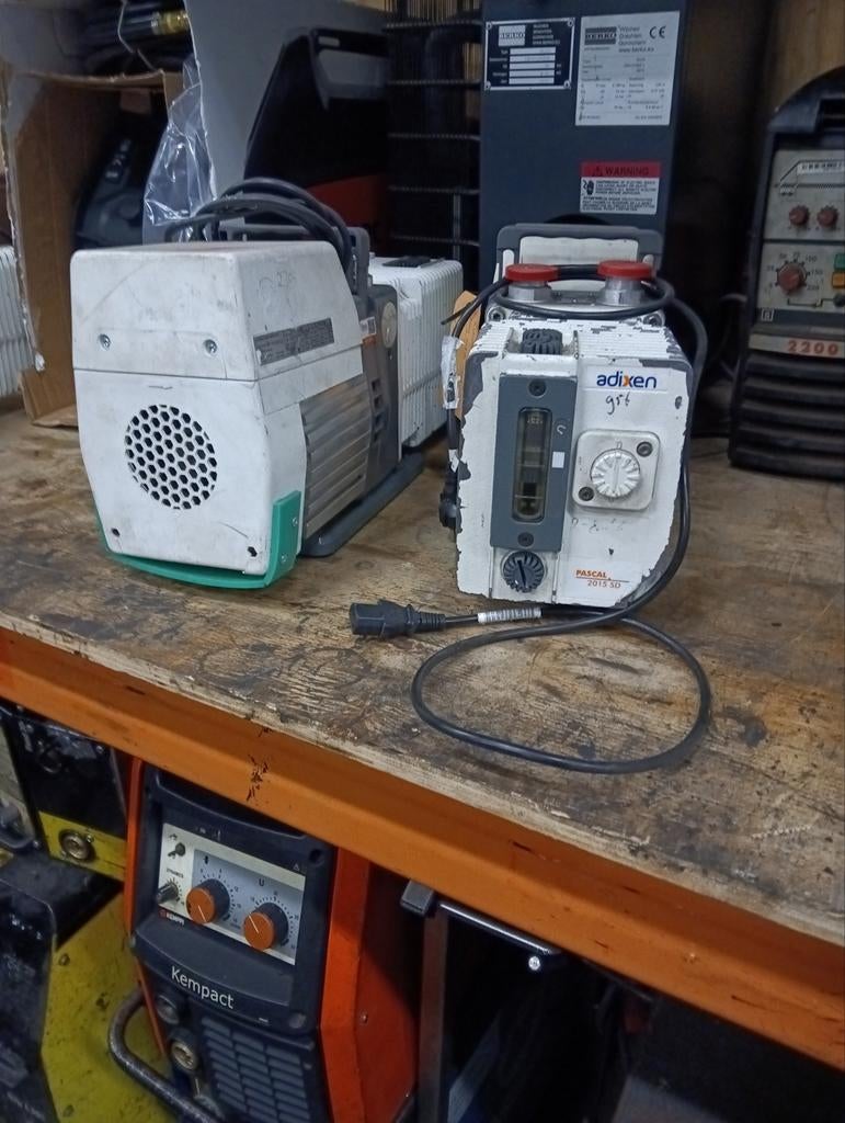 Adixen vacuüm machine, 100 liter of meer, Ophalen of Verzenden, Minder dan 200 liter/min