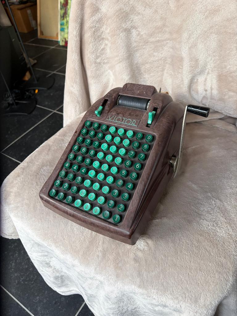 EBONIET TELMACHINE UIT DE VIJFTIGER JAREN, Ophalen