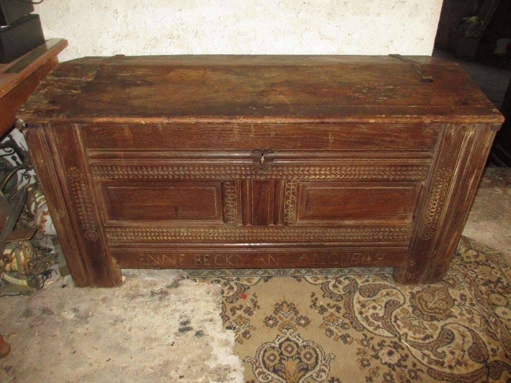 Antieke eiken dekenkist 1809 zadeldak kist met opbergvak., Ophalen, Gebruikt, 50 tot 100 cm, Eikenhout