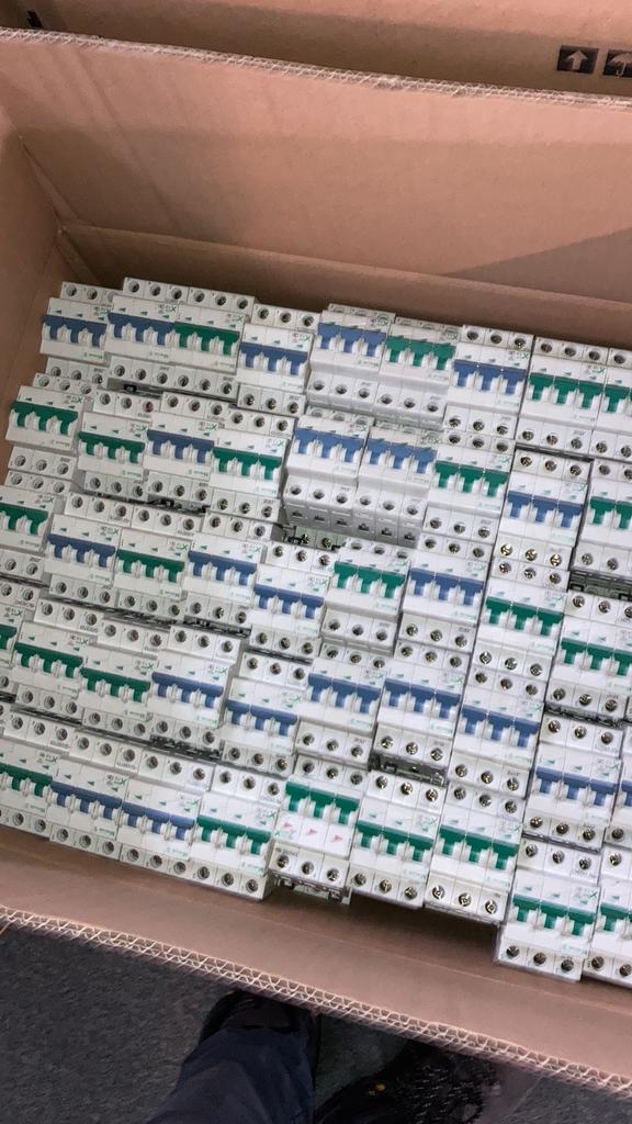Diverse 3 polige installatieautomaten zie foto’s, Doe-het-zelf en Verbouw, Ophalen of Verzenden, Gebruikt, Schakelaar