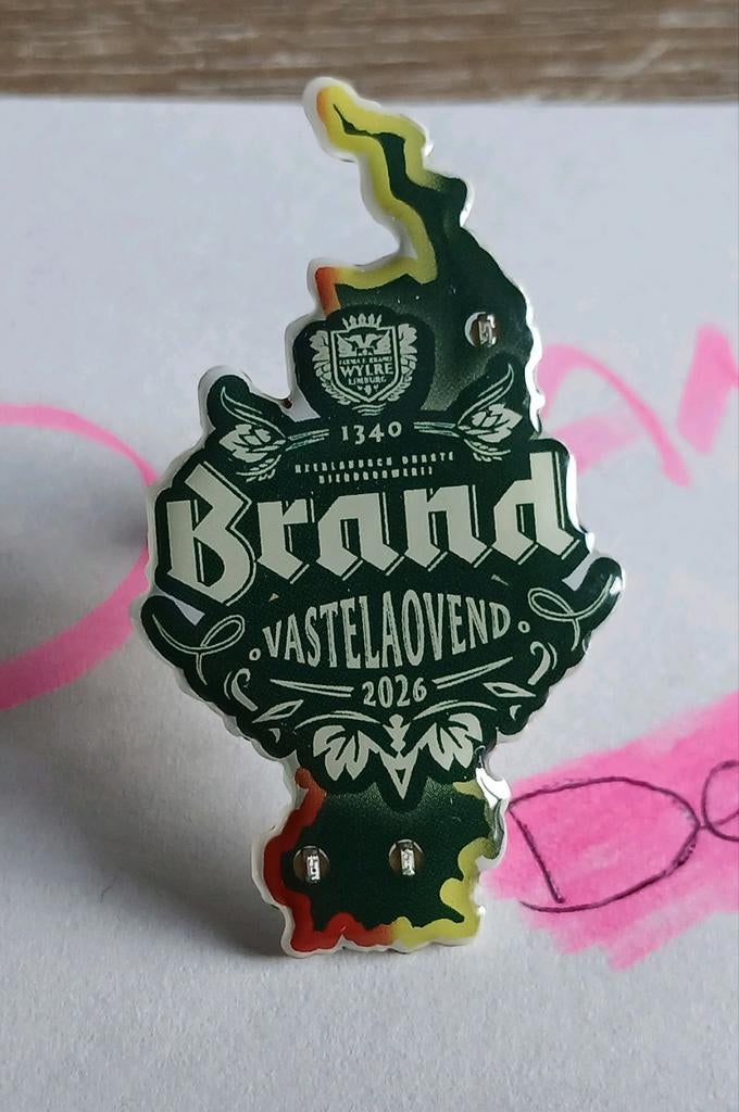Pin badge bier Brand Vastelaovend 2026 speldje carnaval, Ophalen of Verzenden, Nieuw, Merk, Speldje of Pin