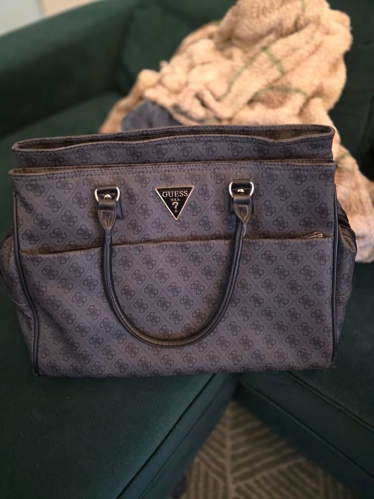 Guess Koffer Tas in Goede Staat, Ophalen, Zo goed als nieuw, Zwart, Handtas