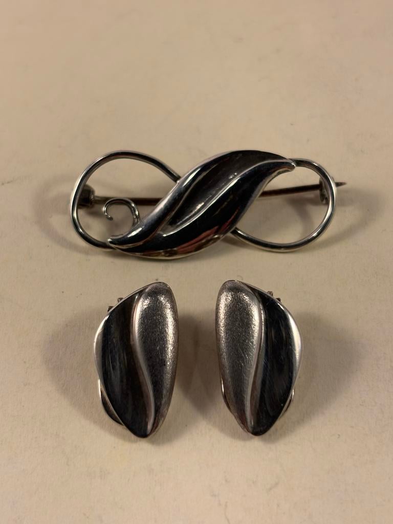 Zilveren set, broche en oorclips, Antiek en Kunst, Ophalen of Verzenden, Zilver