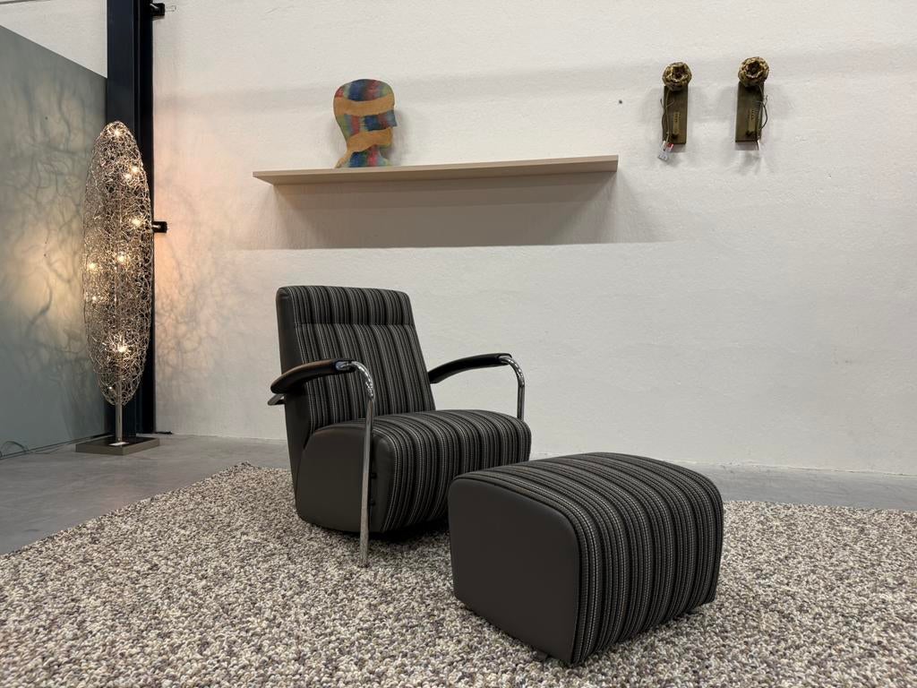 Nieuwstaat Leolux Scylla Fauteuil Hoog met poef, Huis en Inrichting, Fauteuils, Leolux, Nieuw, 75 tot 100 cm, Ophalen of Verzenden