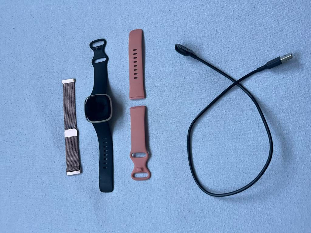 Fitbit Versa 3 - incl. extra bandjes, Ophalen of Verzenden, Waterdicht, Gebruikt, Zwart