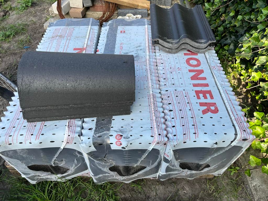 Nieuwe Monier Sneldek Dakpannen, Doe-het-zelf en Verbouw, Dakpannen en Dakbedekking, Ophalen, Steen of Klei, Zwart, Nieuw
