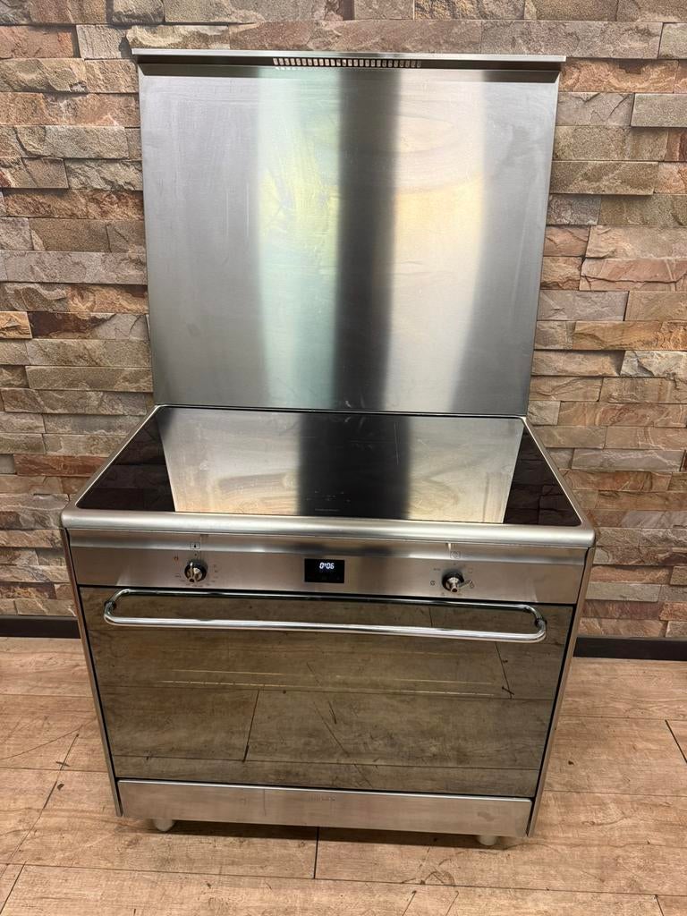 Luxe Smeg INDUCTIE Fornuis 4 zones Incl. Achterwand 90 cm, 60 cm of meer, Fornello Esperta, Ophalen of Verzenden, Zo goed als nieuw