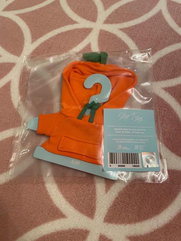 Stray Kids SKZOO Citrus mini plush outfit, Ophalen of Verzenden, Nieuw, Foto of Kaart