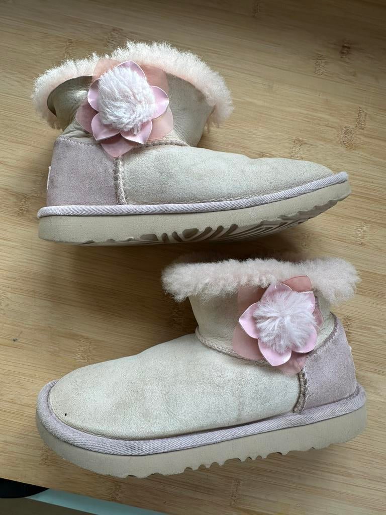 Uggs poppy 33,5, Kinderen en Baby's, Kinderkleding | Schoenen en Sokken, Gebruikt, Meisje, Ophalen of Verzenden, Laarzen