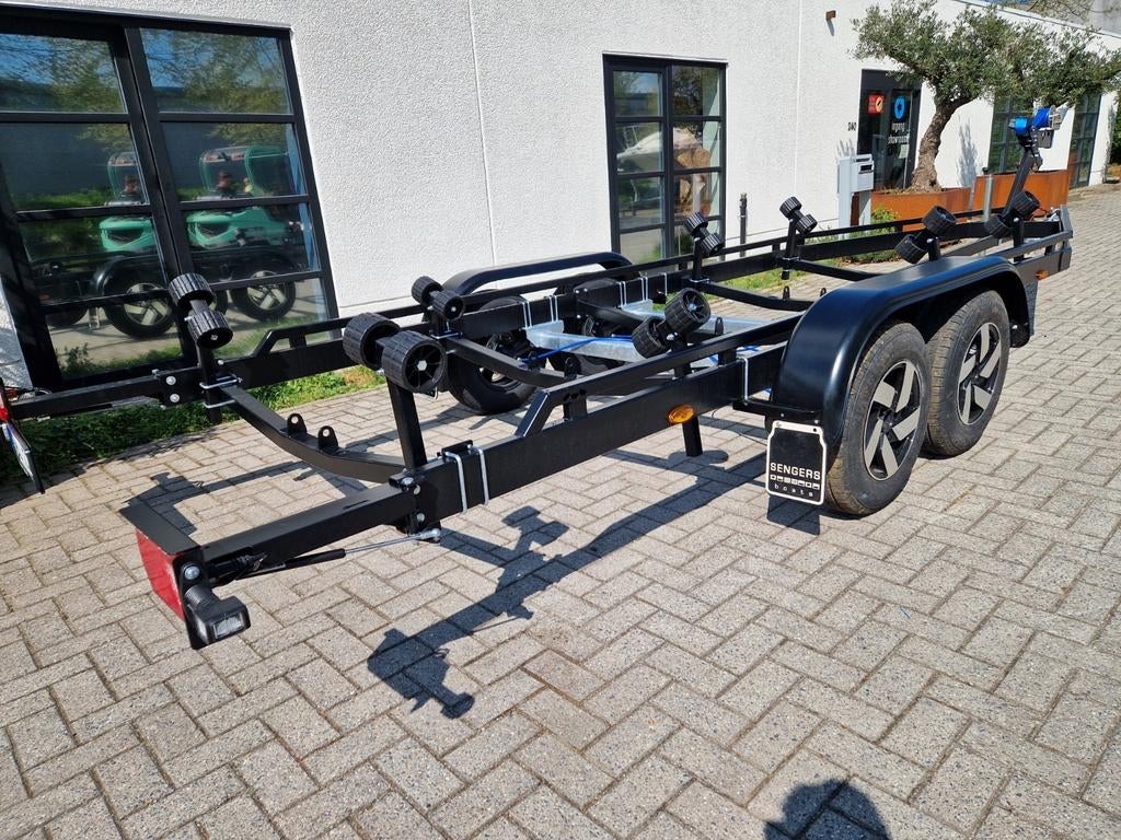 SENGERS VL2700-700 BLACK EDITION, Watersport en Boten, Boottrailers, Zo goed als nieuw, Overige typen, 6 tot 9 meter, Ophalen