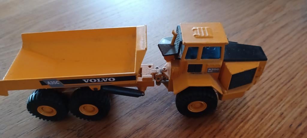Volvo A35C Speelgoed Dumper, Ophalen of Verzenden, Gebruikt, Bus of Vrachtwagen