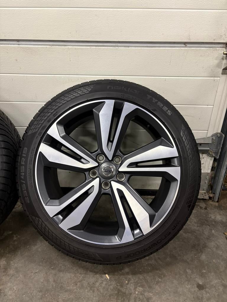 Volvo V60 Cross Country 19 inch winterset schadevrij 6+ mm, Auto-onderdelen, Gebruikt, Banden en Velgen, Winterbanden, Nvg