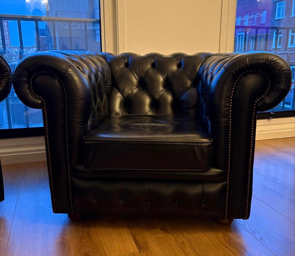 Zwarte Chesterfield fauteuil zgan, Huis en Inrichting, Fauteuils, Ophalen, Zo goed als nieuw, 75 tot 100 cm
