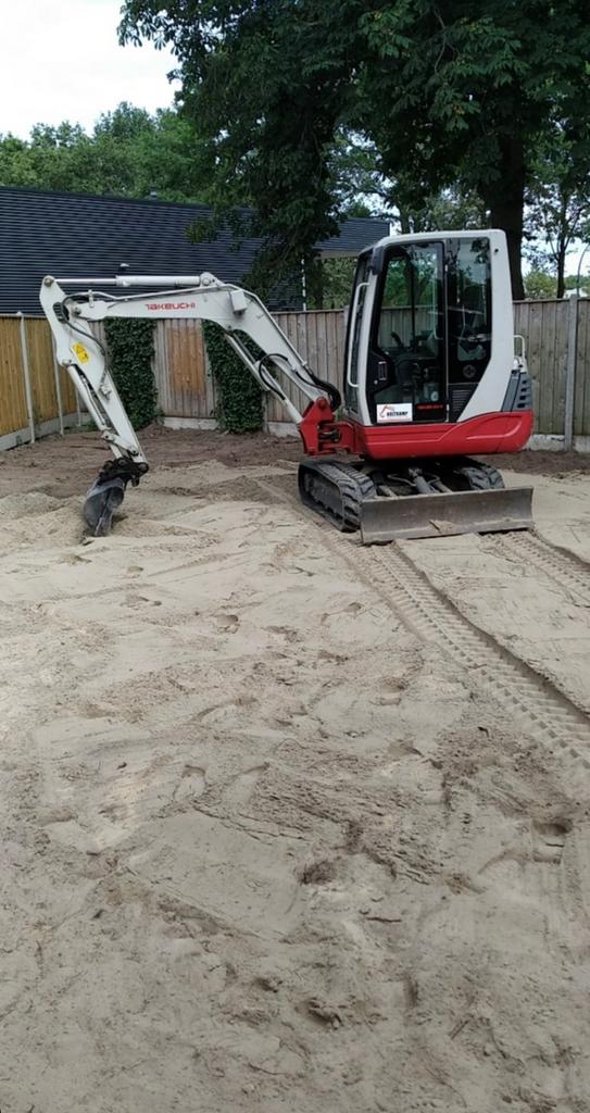 Tuin ontruiming/ tuin egaliseren/levering zand/puin/, Tuin- of Vijveraanleg