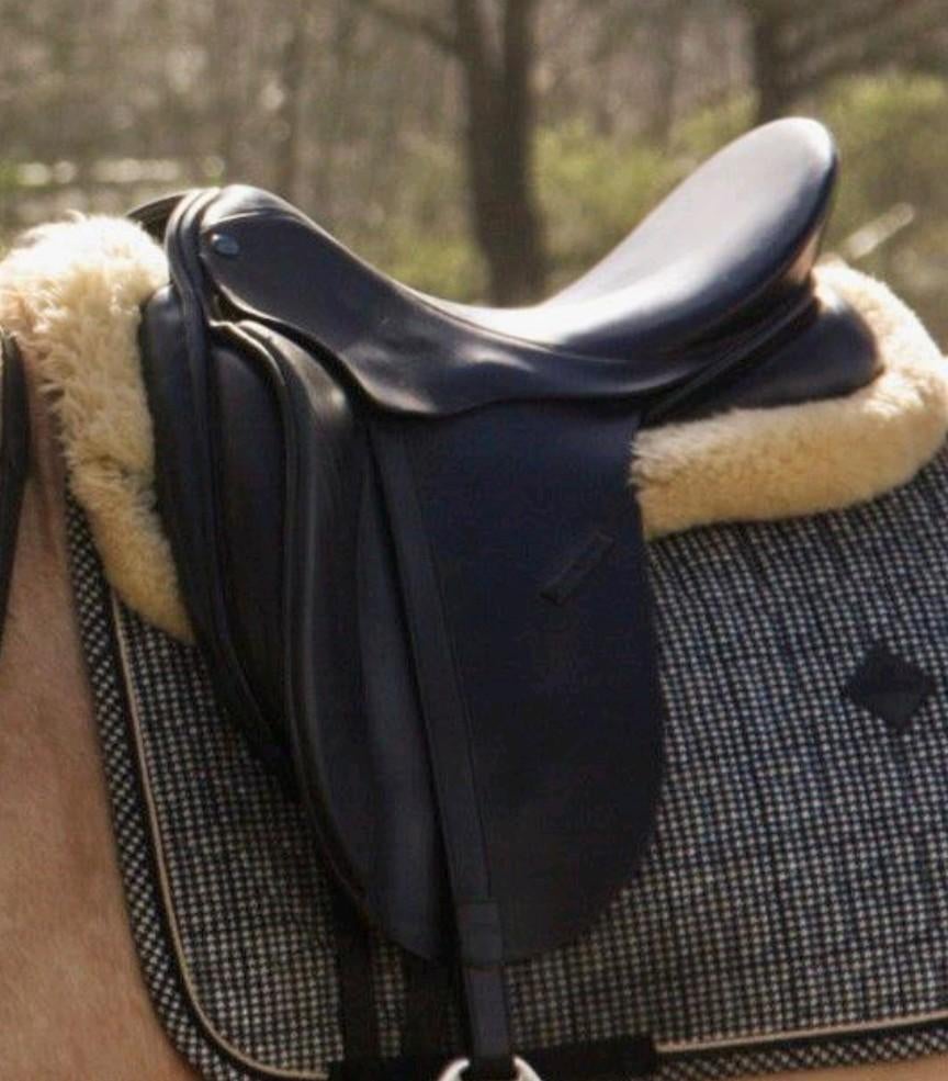 Euroriding diamant dressuur zadel 17 inch, Dieren en Toebehoren, Paarden en Pony's | Zadels, Ophalen of Verzenden, Zo goed als nieuw