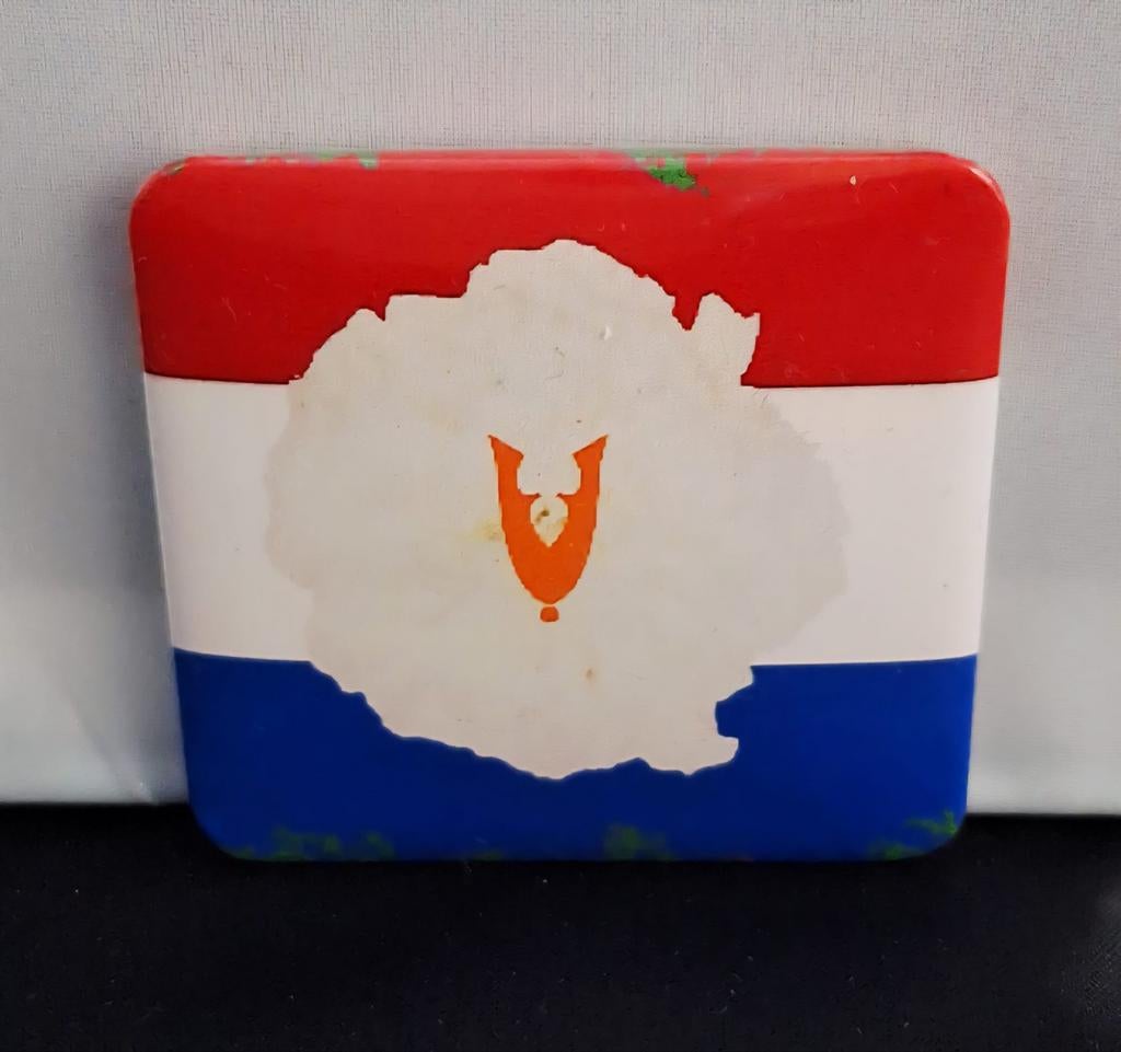 Magneet Anjer met Veteranen Logo, Verzamelen, Ophalen of Verzenden, Nederland